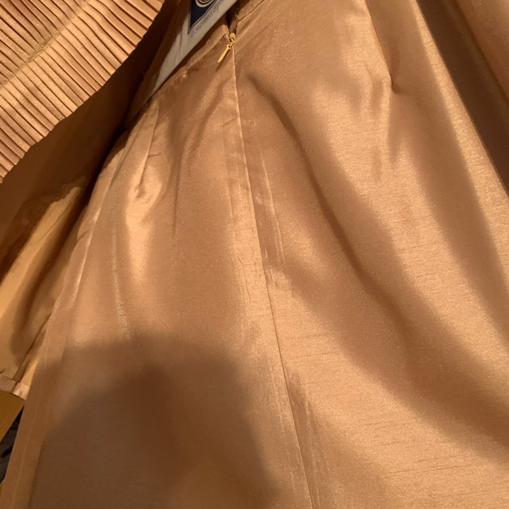 Beautiful gold Size 12 CHANCELLE 2pc skirt suit.